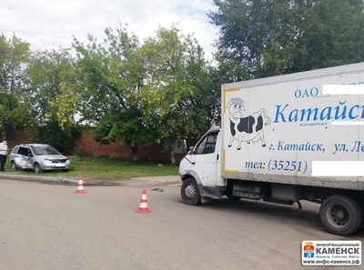 В городе Каменске-Уральском в ДТП пострадал водитель ВАЗа