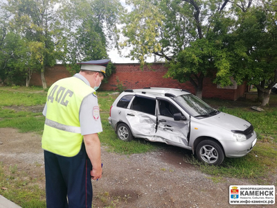 В городе Каменске-Уральском в ДТП пострадал водитель ВАЗа