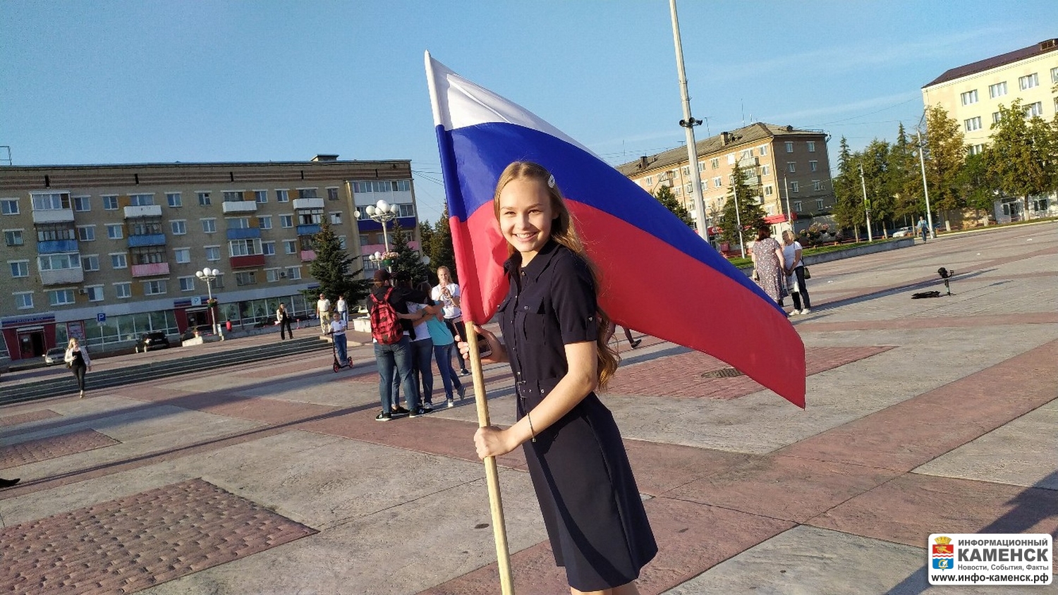 Триколор из автомобилей составят на День государственного флага в Каменске-Уральском