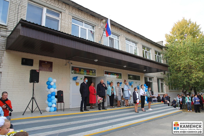 «Школа – хорошее место». В Каменске-Уральском проходят торжественные линейки для первоклассников и выпускников